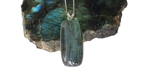 Midnight Labradorite Siver Pendant and Chain